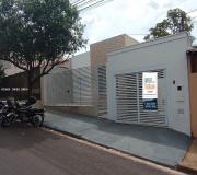 Casa para Locação, em Presidente Prudente, bairro Vila Santa Helena, 3 dormitórios, 1 banheiro, 1 suíte, 7 vagas